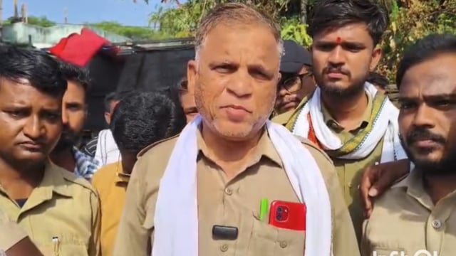 एसटी वर्कशॉप समोर पगारवाढीसाठी चंद्रपुरात ईव्ही बस चालकांचे आंदोलन; ईव्ही बस सेवा ठप्प, प्रवाशांचे हाल!