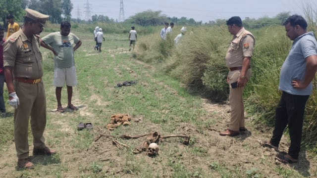 अम्बेडकरनगर टांडा कोतवाली क्षेत्र के किशुनपुर नहर के पास नरकंकाल मिलने से इलाके में सनसनी।