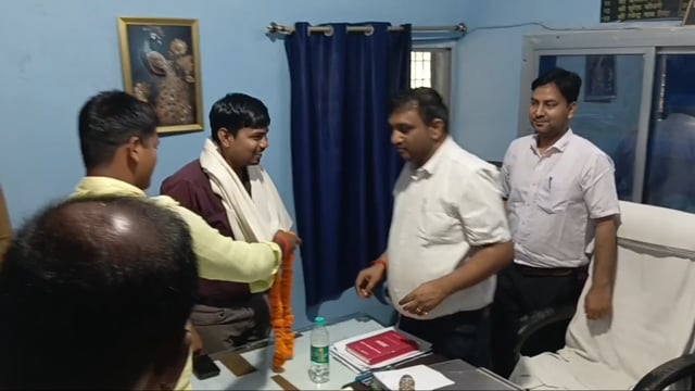 सिरदला प्रखंड पंचायती राज पदाधिकारी के दो जेई को दी गई भावभीनी विदाई