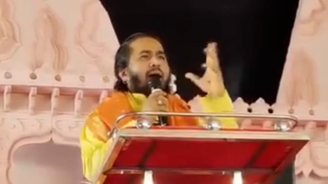 बांसडीह-बलिया मुख्य मार्ग पर बलखण्डी नाथ मंदिर के समीप आयोजित शिवमहापुराण के कथा के आखिरी दिन भक्तों का उमड़ा जन सैलाब