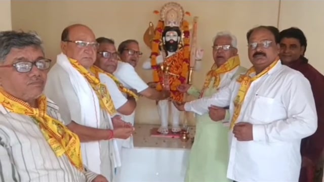 MANT-101 दीपों की रोशनी और 51 किलो अभिषेक सामग्री, जानिए मथुरा में क्या हुआ, खास,,
