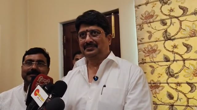 कुंडाराजभवन बेंती में जनसत्ता दल के राष्ट्रीय अध्यक्ष माननीय राजा भइया जी प्रेस कॉन्फ्रेंस कर श्रीराम कथा की दी जानकारी,