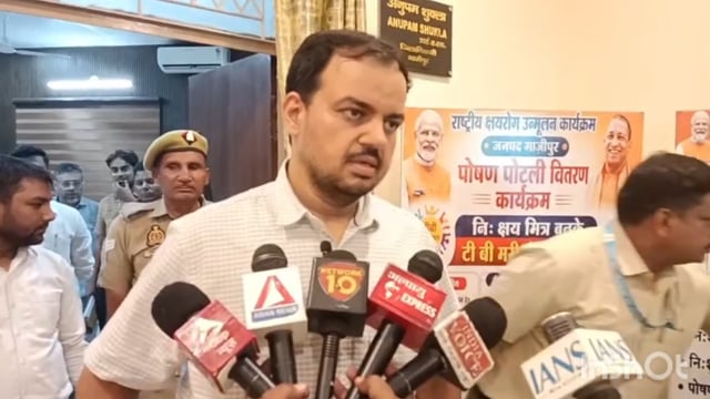 पोषण पोटली वितरण कार्यक्रम डीएम अनुपम शुक्ला ने क्या कहा