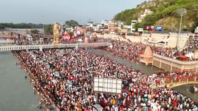 हरिद्वार में सोमवती अमावस्या पर हरिद्वार में आस्था का सैलाब, हरकी पैड़ी पर उमड़े लाखों श्रद्धालु