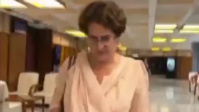 ▶️....बच्चों पर मानसिक दबाव है उनके माता पिता पर दबाव है उन्होंने पढ़ाई के लिए लोन किए हुए हैं उन्हें चुकाने का दबाव है

- प्रियंका गांधी