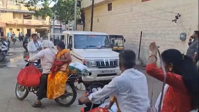 तुकाराम मुंढेचा भेसळ माफियांवर पुन्हा प्रहार,खव्याच्या गल्लीत धाडसत्र,आठ दुकानांची झाडाझडती