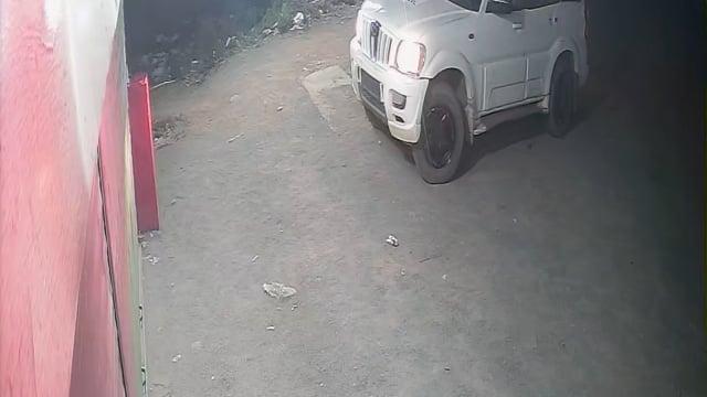 ▶️......सतना जिले के रामपुर बघेलान बाईपास में स्थित शराब की दुकान में जिला पंचायत सदस्य के पति अन्नू सिंह निवासी मतहा और पुत्र श्रेयस की दबंगई पहले शराब के लिए मारपीट इसके बाद स्कॉर्पियो दौड़ाकर जान से मारने का वीडियो हुआ वायरल*