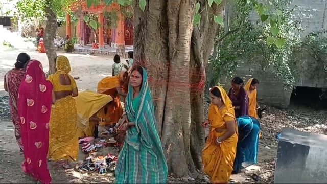 सोमवती अमावस्या पर श्रद्धालुओं ने की पूजा अर्चना, सुख समृद्धि की कामना
