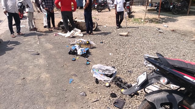 अकोट अकोला रोड पर कार एक्सीडेंट