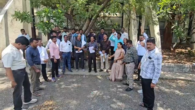 नांदेड़ प्रादेशिक परिवहन कार्यालयात विविध मागण्यासाठी कर्मचारी यांचे दिनांक 16 जून 2026 पासून बेमुदत संप सुरू आहे. सदर सं