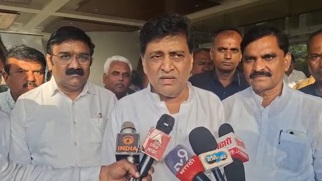 ठाकरे गटाचे खासदार उध्दव ठाकरे यांच्या कार्यपद्धतीवर नाराज,माजी मंत्री अशोक सराफ
