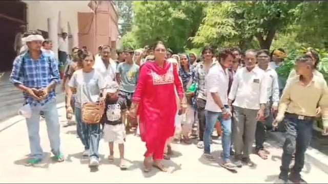 MANT-रोजी-रोटी पर ताला! आखिर किसके इशारे पर उजड़ रही सैकड़ों,गरीबों की दुकानें,,