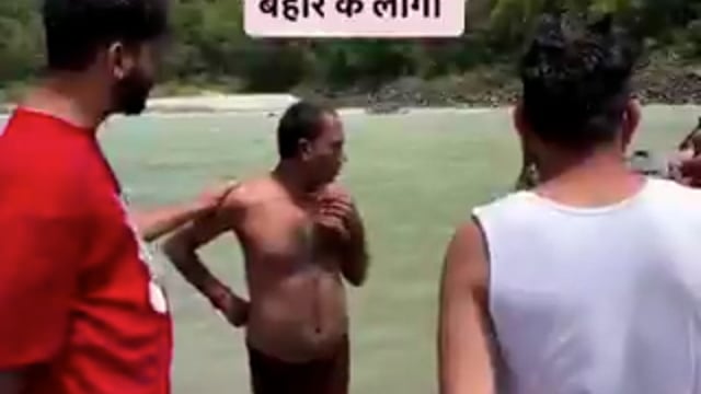▶️......धर्म और श्रद्धा का केंद्र माने जाने वाले मां गंगा के घाटों को भी शराबियों ने अपना अड्डा बना लिया है।

वीडियो ऋषिकेश का है।