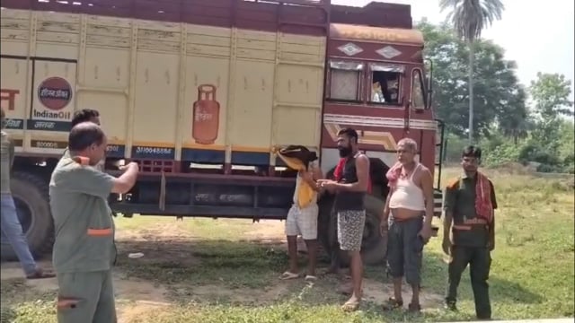 गैस गोदाम के पास खड़ी ट्रक से 250 लीटर डीजल की चोरी।