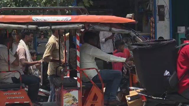 भीषण गर्मी में सोनू भईया ने लगाया शर्बत का प्याऊ, राहगीरों को मिली राहत