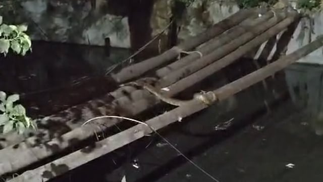 ▶️लखनऊ ◀️
हरदोई रोड दुबग्गा में दिखा विशाल अजगर 
नाले के पास दिखाई दिया  अजगर सांप
कई फुट लंबा अजगर देखकर मची सनसनी
राहगीरो ने वीडियो बनाकर किया वायरल
वरदानी मंदिर हरदोई रोड दुबग्गा का मामला