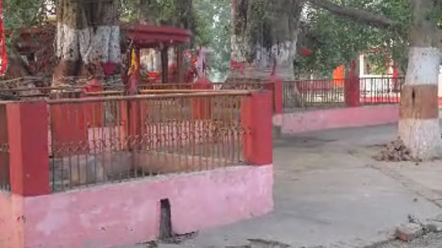 सतभईया बाबा स्थान तक पहुंचना हुआ मुश्किल, रेल विभाग द्वारा रेलिंग बना देने से बंद हुआ श्रद्धालुओं का रास्ता