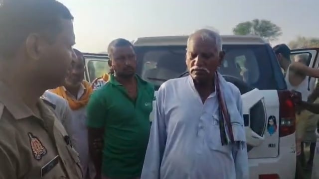 थाना जैंत क्षेत्र के गांव मोरा में पेड़ से लटकता मिला युवक, फैली सनसनी, पुलिस जांच में जुटी।