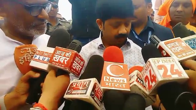 प्रयागराज ट्रिपल हत्याकांड: पीड़ित परिवार से मिलने पहुंचे नंद गोपाल गुप्ता 'नंदी', निष्पक्ष कार्रवाई का दिया आश्वासन