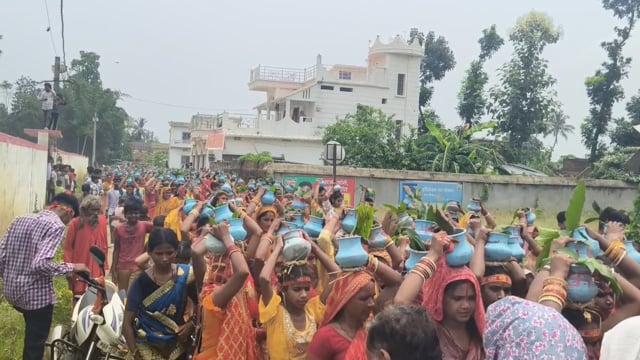 551 कलश के साथ निकाली गई भव्य कलश शोभायात्रा, धांगर बाबा मंदिर में पिंडी स्थापना की तैयारियां शुरु।