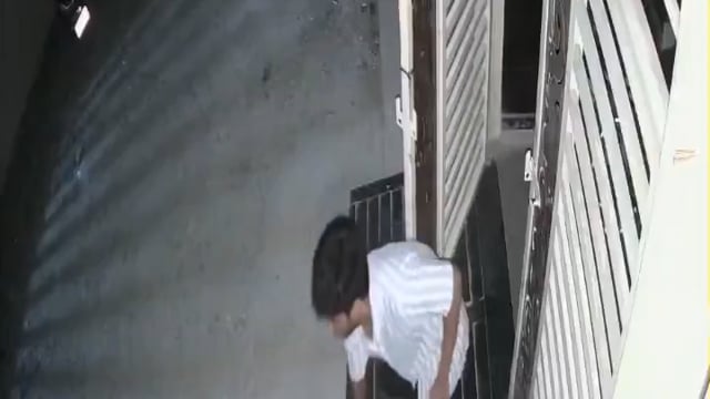 ▶️.....MP: इंदौर में NEET की छात्रा ने छत से कूदकर आत्महत्या कर ली है। अवंतिका मौर्य पूर्व में 3 बार NEET की परीक्षा दे चुकी हैं और हाल ही में नीट परीक्षा कैंसिल होने से डिप्रेशन में थी।
भारत में NEET परीक्षा लीक और कैंसिल होने की वजह से अब तक 13 लोग आत्महत्या कर चुके हैं।