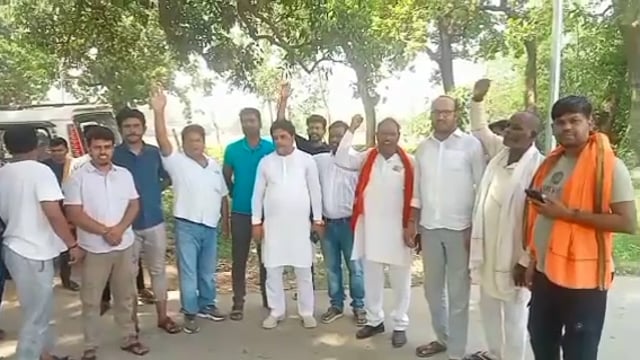 बांसडीह विधान सभा के दर्जनों गांवों में निषाद पार्टी के नेता कनक पांडेय चलाया जनसम्पर्क अभियान