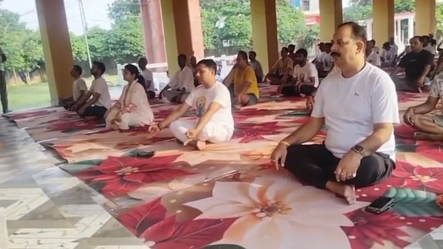 गाजीपुर मोहम्मदाबाद क्षेत्र में योग दिवस मनाया गया 
