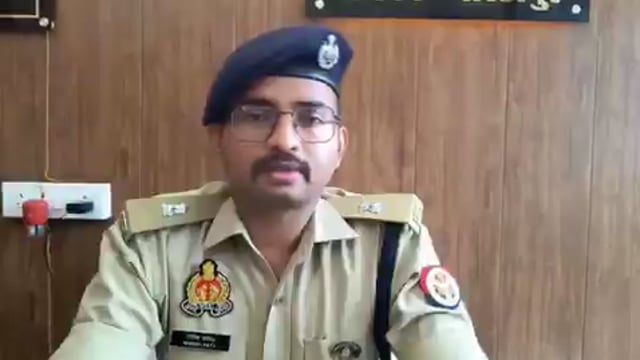 ▶️.....मात्र 9 माह की भांजी से सगे मामा ने किया दुष्कर्म
यूपी के गोरखपुर में एक नशेड़ी मामा हैवान बन गया। नशेड़ी मामा घर पर सो रही 9 माह की भांजी को घर से 500 मीटर दूर जंगल में ले गया और वहां उसके साथ हैवानियत की
इतना ही नहीं बच्ची को लहूलुहान अवस्था में जंगल मे ही छोड़कर दरिंदा मामा फरार हो गया
पुलिस ने आरोपी मामा को गिरफ्तार कर लिया है।