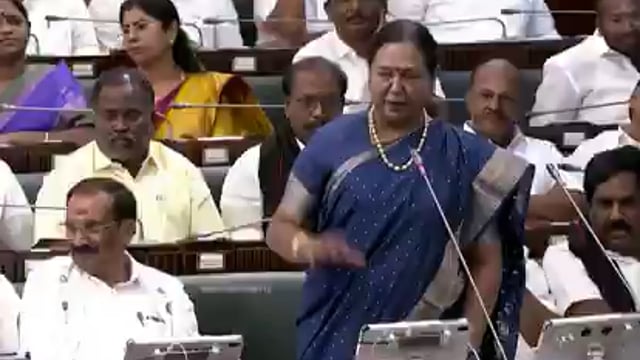 ▶️.....तमिलनाडु विधानसभा में चर्चा 
DMDK नेता: सभी सदस्यों को प्लास्टिक बोतल की जगह कांच की बोतल में पानी दिया जाए
पूर्व CM पन्नीरसेल्वम: अगर किसी को गुस्सा आएगा तो वे एक-दूसरे पर कांच की बोतल फेंक देंगे

इतना कहते ही सब हंसने लगे
