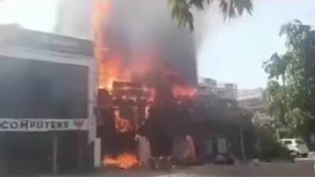 लखनऊ अग्निकांड की दर्दनाक अपडेट, अब तक 18 छात्र छात्राओं की हुई मौत, 9 लोग झुलसे, केजीएमयू में मची चीख-पुकार