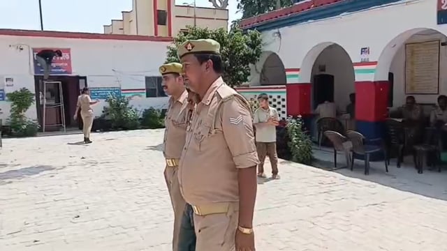 शाहजहाँपुर: खुदागंज थाना पुलिस ने तीन वर्षीय बच्ची से दुष्कर्म के मामले में वांछित आरोपी चांद बाबू (35), निवासी बीसलपुर, जनपद पीलीभीत को गिरफ्तार कर लिया। पुलिस ने मंगलवार सुबह मुखबिर की सूचना पर आरोपी को बीसलपुर मार्ग स्थित भुण्डी पुल के पास से पकड़ा। आरोपी के खिलाफ 20 जून को पीड़िता की मां की तहरीर पर मुकदमा दर्ज किया गया था। आवश्यक कानूनी कार्रवाई के बाद आरोपी को न्यायालय में पेश किया गया।