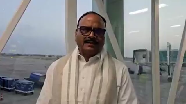 ▶️'...मौत पर राजनीति न करें अखिलेश, यह हादसा आपके कुकृत्यों का नतीजा...' लखनऊ अग्निकांड पर डिप्टी सीएम ब्रजेश पाठक का अखिलेश यादव पर पलटवार
लखनऊ के अलीगंज हादसे पर सपा प्रमुख अखिलेश यादव के बयानों का जवाब देते हुए डिप्टी सीएम ब्रजेश पाठक ने उन पर बेहद गंभीर आरोप लगाये