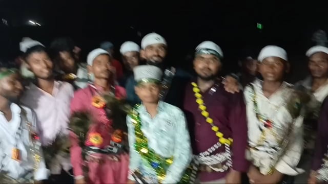 मोहर्रम के सातवें दिन अकीदत मंदो ने बांधा पैग, गांव में निकल गया जुलूस