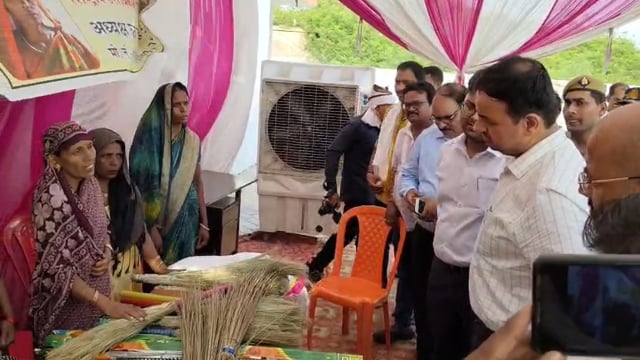 राष्ट्रीय ग्रामीण आजीविका मिशन डीएम अनुपम शुक्ला ने किया ,,,,