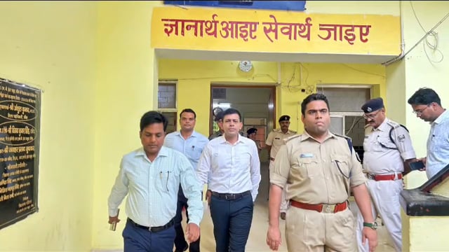 पारदर्शिता के प्रहरी बने डीएम - एसपी, सिपाही भर्ती परीक्षा पर प्रशासन की पैनी नजर