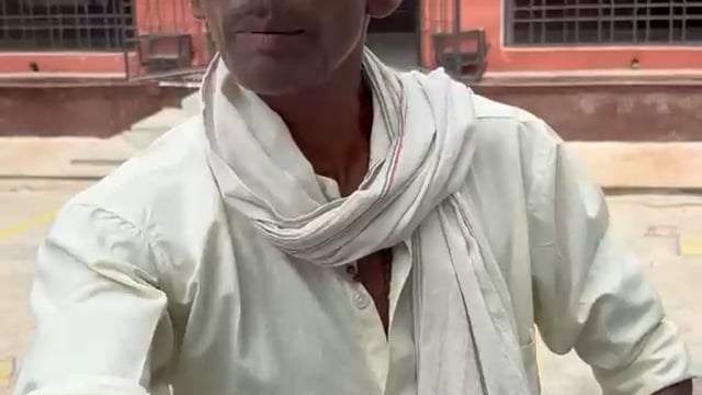 मनपसंद शादी के बाद दुल्हन को घर से निकाला, पिता ने लगाई न्याय की गुहार

शाहजहांपुर के थाना शेरामऊ दक्षिणी क्षेत्र का एक मामला सामने आया है, जहां मनपसंद शादी करने के बाद युवती को कथित रूप से ससुराल से निकाल दिया गया। पीड़िता के पिता का आरोप है कि उन्होंने एसपी और डीएम सहित कई अधिकारियों से शिकायत की, लेकिन अब तक कोई कार्रवाई नहीं हुई। उन्होंने मुख्यमंत्री योगी आदित्यनाथ से न्याय दिलाने की गुहार लगाई है।