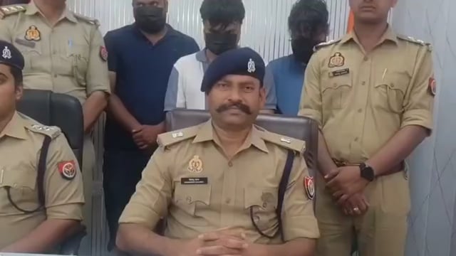 आगरा 70 करोड़ के फर्जी बिल्डिंग रैकेट का खुलासा लोहा मंडी पुलिस साइबर टीम और काउंटर इलेक्ट्रीशियन टीम की संयुक्त करवाई 