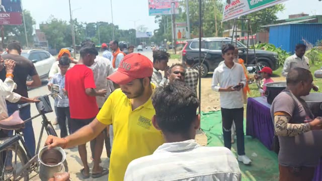 भीषण गर्मी में राहत: ललौरी खेड़ा में लगा शीतल पेयजल केंद्र, सतेंद्र मौर्य की पहल की सराहना @vayral 