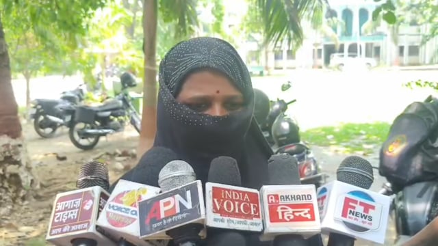 महिला ने लगाया ब्लैकमेलिंग, मारपीट व अश्लील हरकत का आरोप, एसपी से की शिकायत