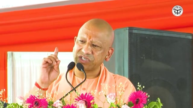 ▶️.....अयोध्या धाम भारत की सनातन आस्था का प्रतीक है। हमने पहले ही कहा था कि एसआईटी का गठन किया गया है। रिपोर्ट आते ही कार्रवाई प्रारंभ कर दी जाएगी। मैं आश्वस्त करता हूं कि जो मैंने कहा था...दूध का दूध और पानी का पानी हम करके रहेंगे। 

—मुख्यमंत्री योगी आदित्यनाथ जी