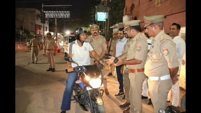 MANT-अकेले बाइक पर शहर की सड़कों पर निकले SSP श्लोक कुमार, आखिर क्यों,,