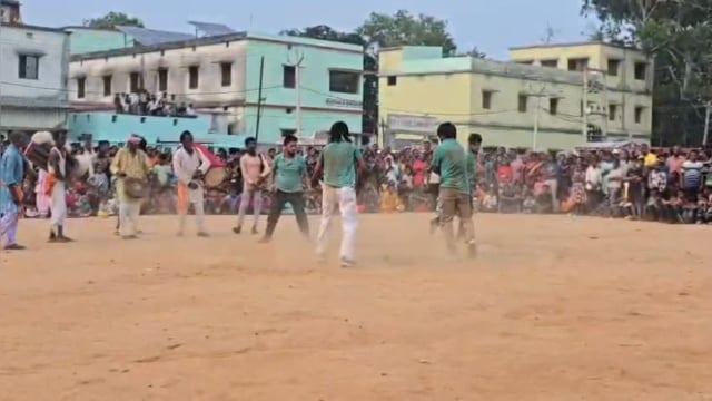  सौहार्द पूर्ण तरीक़े से संपन्न हुआ मुहर्रम का पर्व, बेलहर विधायक मनोज यादव ने ताजिया जुलूस में शामिल होकर दिया पैगाम 