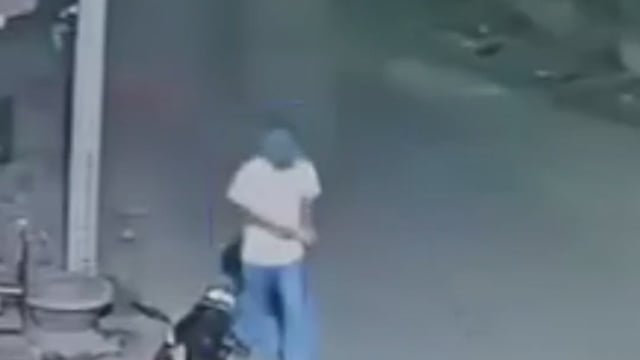 महिला थाना मोड़ पर सीसीटीवी में कैद हुआ बाइक चोर, नगर में बढ़ी वारदातों से लोगों में दहशत
