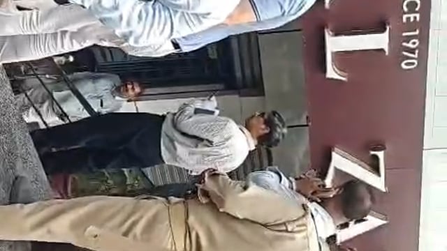 ▶️.....अलीगंज सेक्टर H पूरनिया स्थित अवैध रेस्टोरेंट मुगल जाएका को लखनऊ प्रवर्तन जोन 4 की टीम द्वारा सील किया गया बताते चलेंगे यहां पर काफी समय से बेसमेंट में अवैध होटल चलाया जा रहा था
