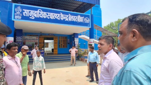औचक निरीक्षण में खुली प्रशासनिक लापरवाही, डीएम ने दिखाई सख्ती! कई अधिकारियों का वेतन रोका, कार्रवाई के निर्देश