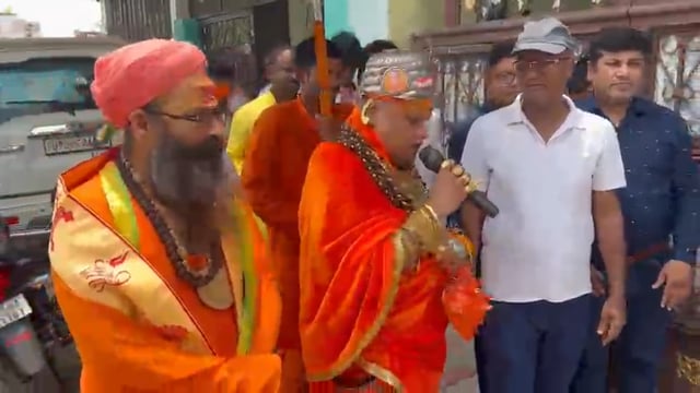 मऊ पहुंचे महामंडलेश्वर मनोजानंद गोलडेन बाबा, राम मन्दिर पर कही बड़ी बात