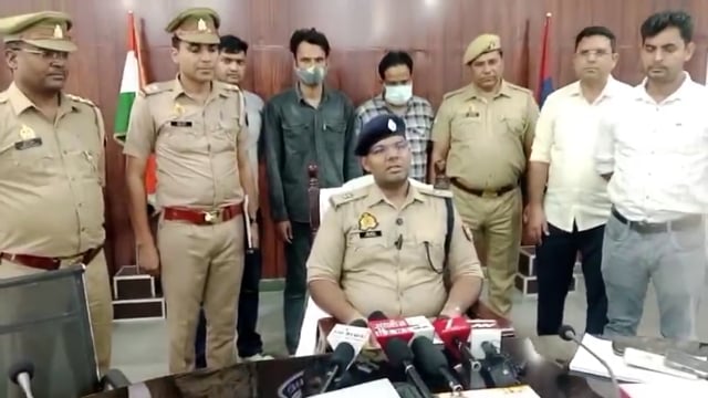 🚨 सहारनपुर पुलिस की बड़ी कार्रवाई | ऑनलाइन साइबर ठगी करने वाले 2 शातिर जालसाज गिरफ्तार | भारी मात्रा में दस्तावेज़, ATM