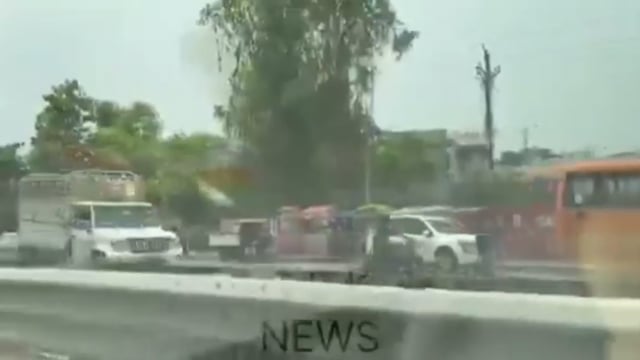 ▶️...लखनऊ के चिनहट थाना क्षेत्र में BBD के पास स्थित हिमालयन कोल्ड स्टोर में लगी भीषण आग, पुलिस, NDRF, SDRF और फायर ब्रिगेड की गाड़ियां मौके पर।