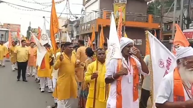 स्थापना पखवाड़ा के तहत अंतर्राष्ट्रीय हिंदू परिषद ने किया शरबत वितरण