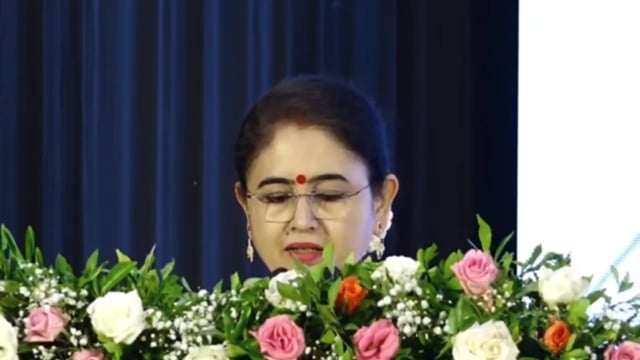 ग्रामीण आरोग्यसेवेचा समर्पित चेहरा डॉ रविंद्र सौ कासुबाई नारायण सुरपाम याचा लोकमत भुषण पुरस्काराने सन्मान